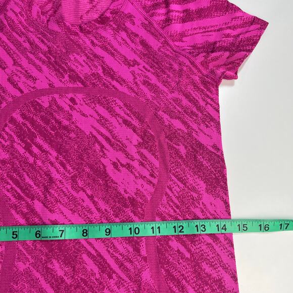 Lululemon Swiftly Tech Short Sleeve Shirt 2.0 Sz 6
Mesh Camo PowPink/Ripened Ras - Picture 13 of 15